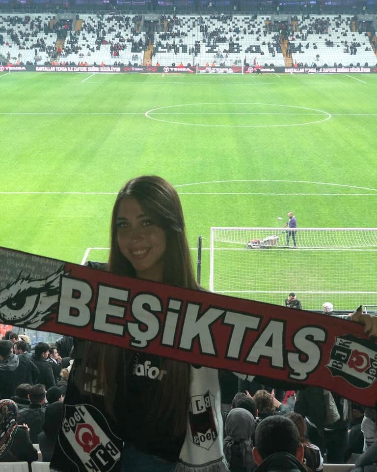 Vodafone Park stadyumunda Beşiktaş atkısıyla çekilmiş Türkiye bağı kanıtı (Şekil 39).