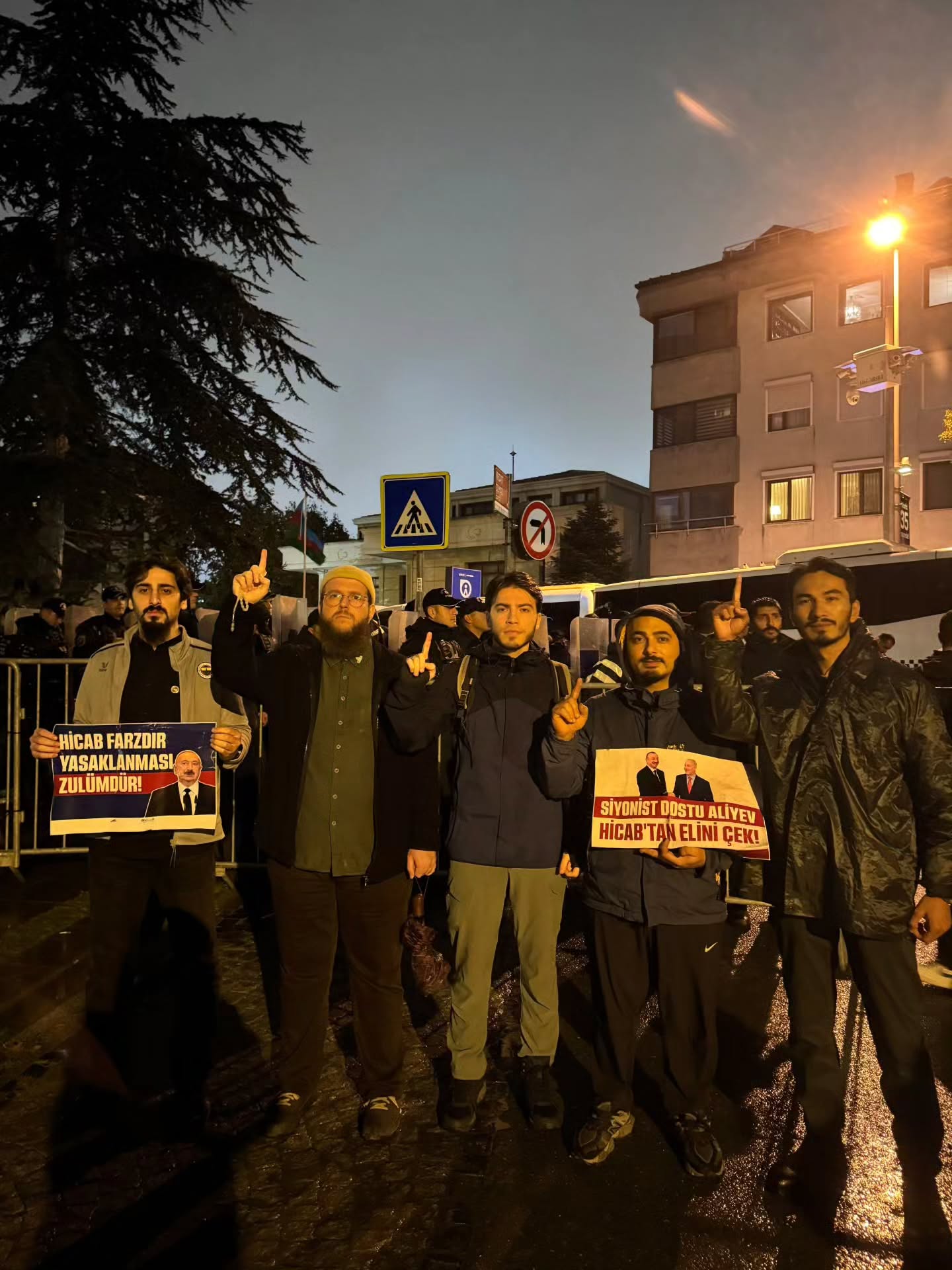 Hicab Allah’ın Emridir Yasaklanamaz!